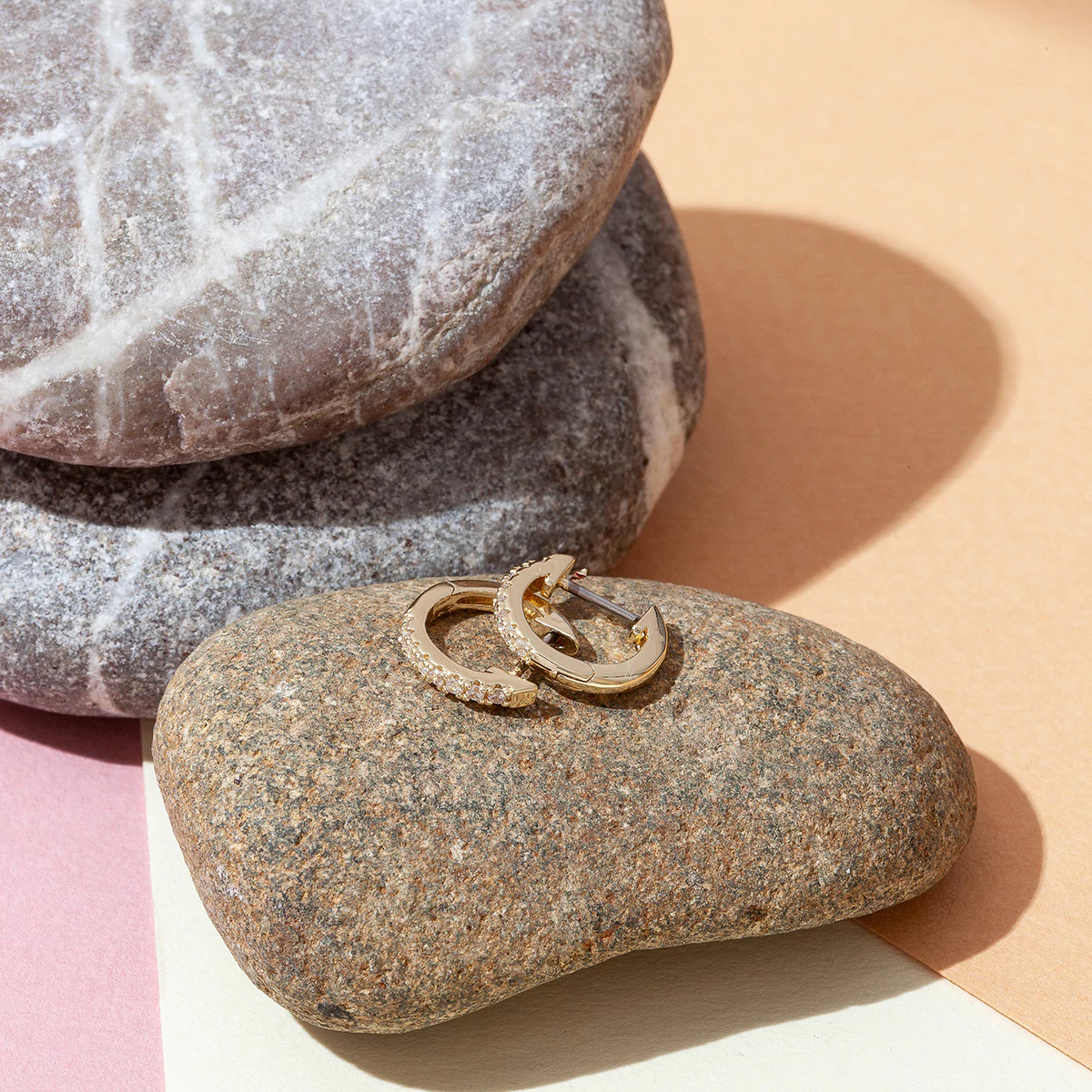 PAVOI-Josephine-Huggies-02