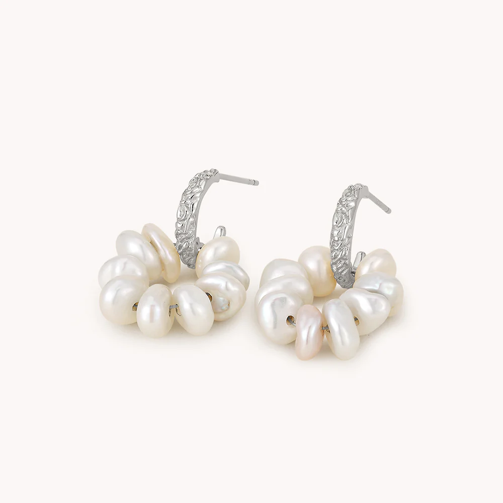 ARSIS-Baroque-Pearl-Huggie-Garland-Earrings-Silver-01