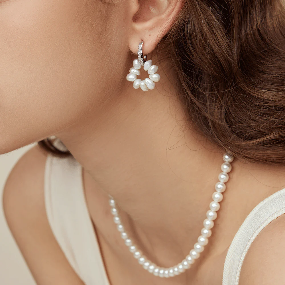 ARSIS-Baroque-Pearl-Huggie-Garland-Earrings-Silver-03