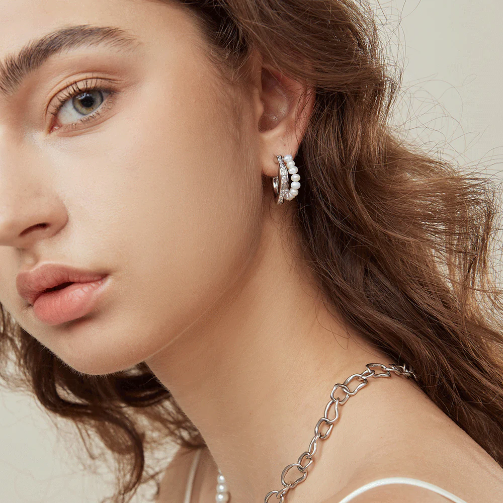 ARSIS-Pearl-Huggie-Hoop-Earrings-Silver-03